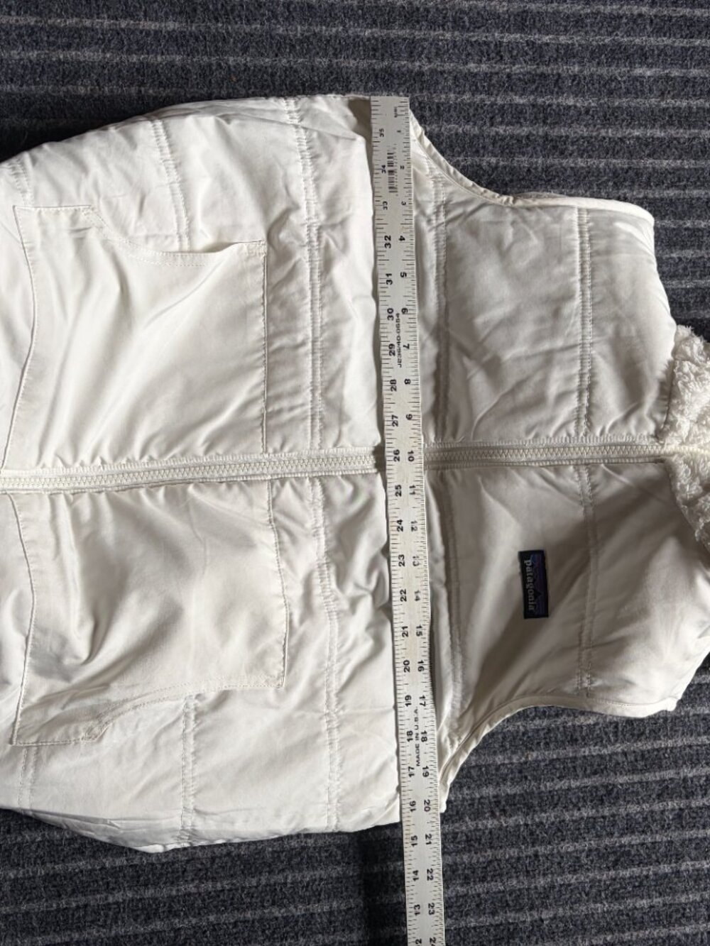 Patagonia Women's Los Gatos Reversible Hooded Vest. Size Small White - Picture 12 of 12